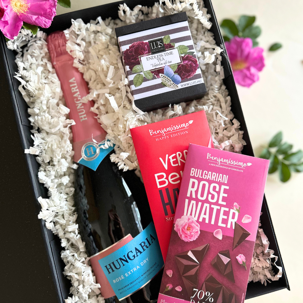 Ünneplő rózsák pezsgő ajándékcsomag
